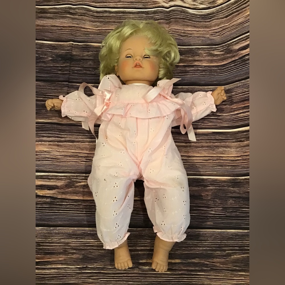 Vintage Lissi sleeping eyes baby doll blonde hair , brown eyes